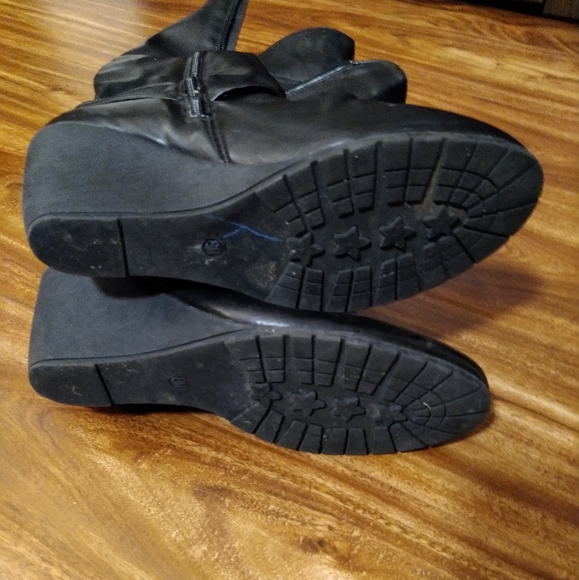 Black Boots - Picture 4 of 5